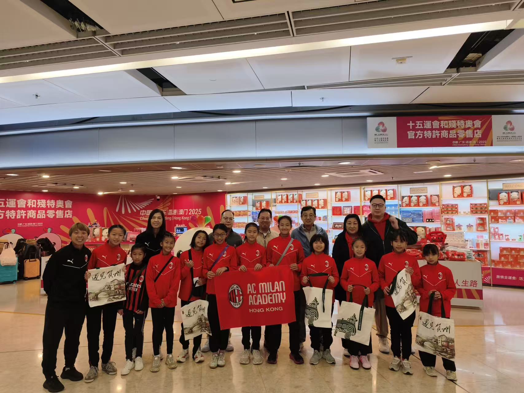 桂港青少年体育发展计划落地贺港杯女足赛启幕AC米兰香港U12队首访贺州搭友谊桥-紫荆网