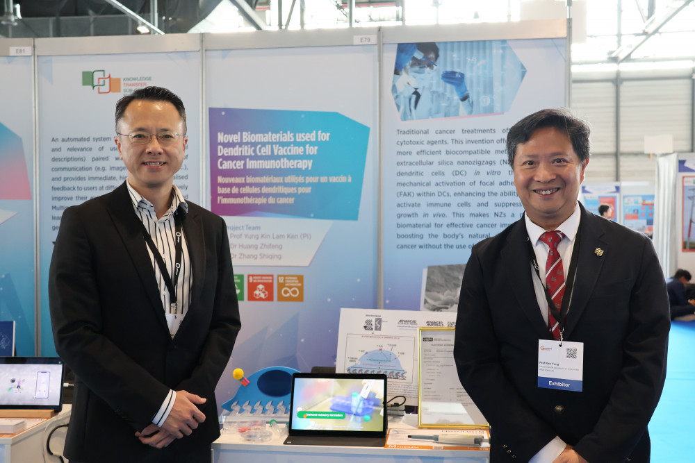 教大科學與環境學系生物與神經科學講座教授兼協理副校長（知識轉移與可持續發展）翁建霖教（右）與香港中文大學化學系副教授黃陟峰教授