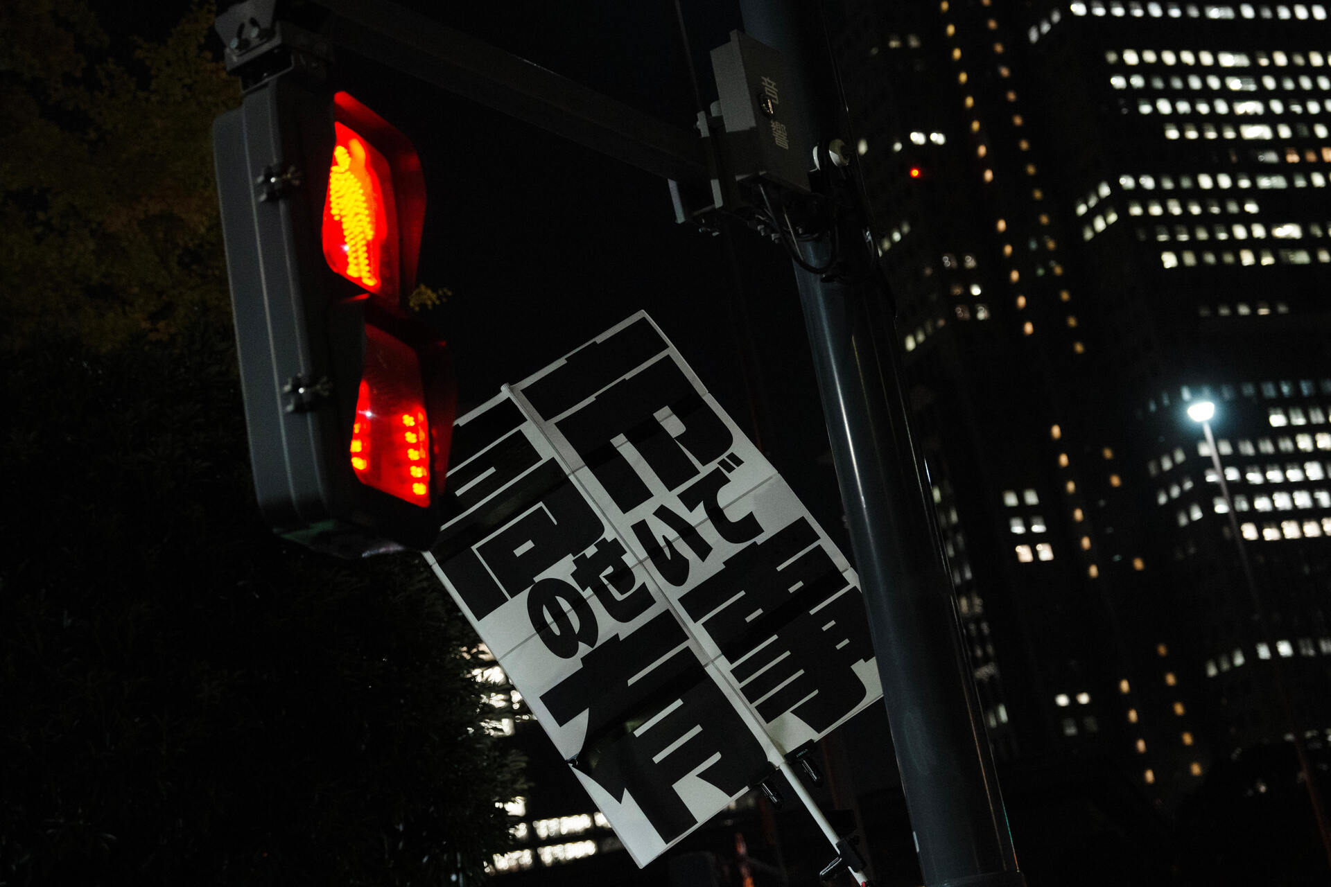 年终报道_新华社评出2025年国际十大新闻（8）XxjpsgC000248_20251230_PEPFN0A001