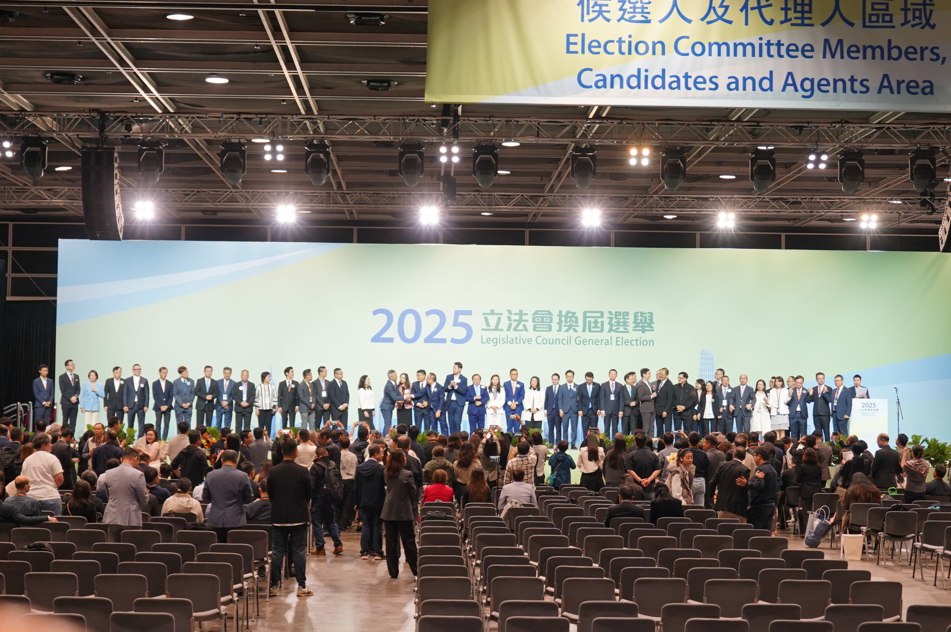 6d2a486c54a149130c962a3ceccecace