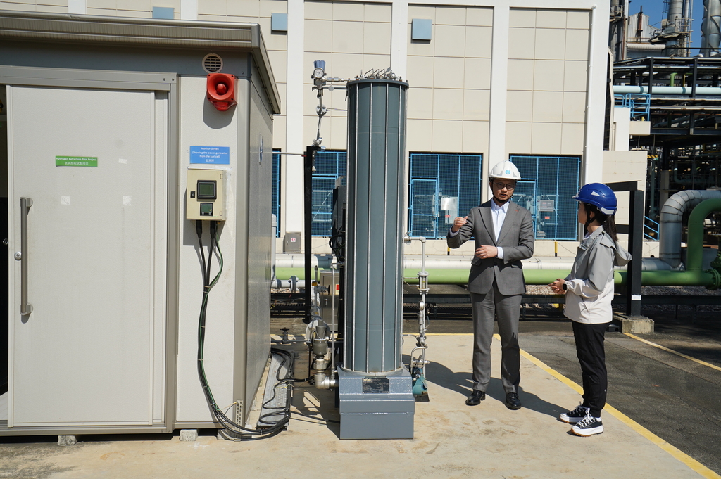 香港大埔-主持人黄冰芬参观抽氢装置