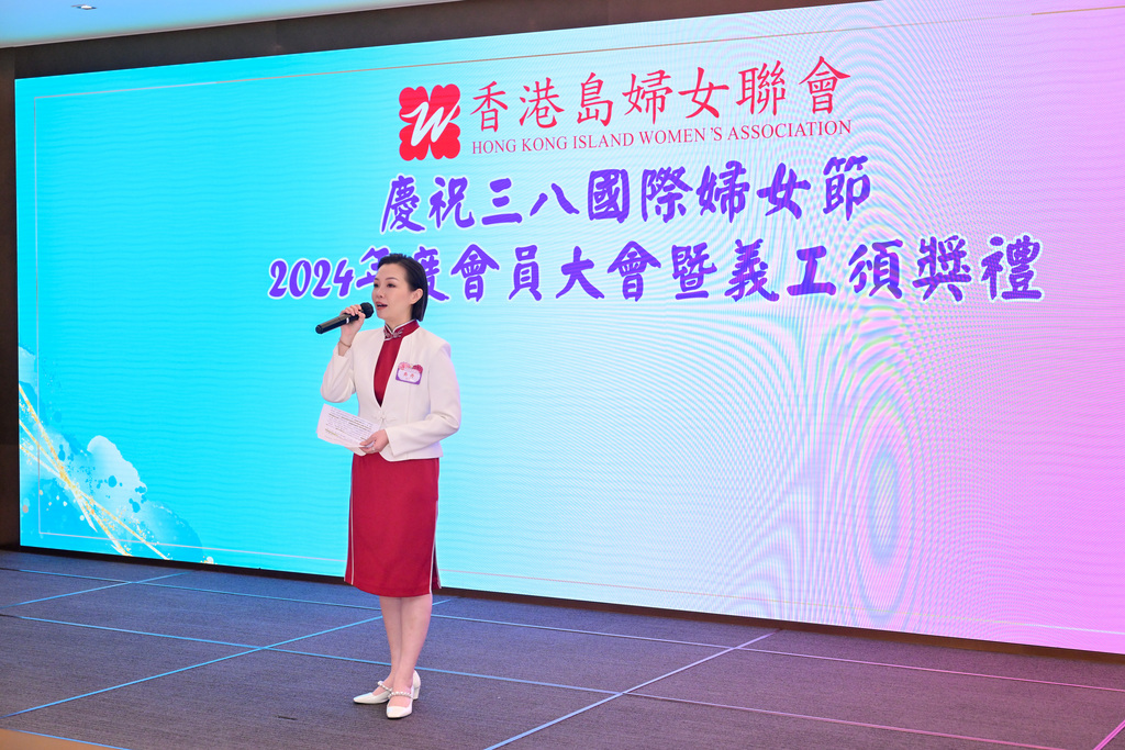 副主席、义工团团长吴丹女士向大家介绍联会义务工作及发展概况