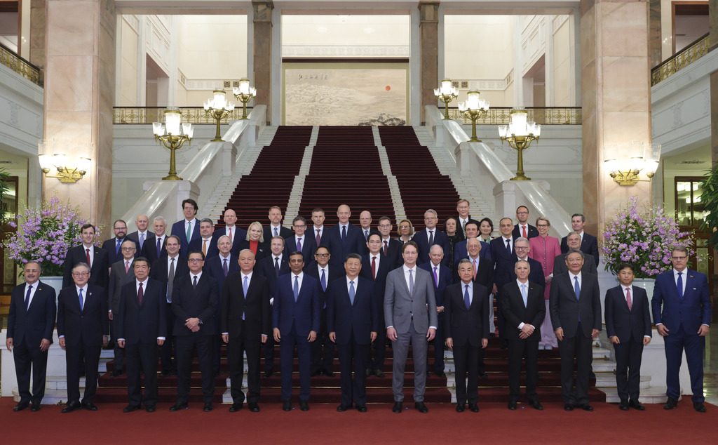 習近平會見國際工商界代表（2）XxjpsgC007075_20250328_PEPFN0A001