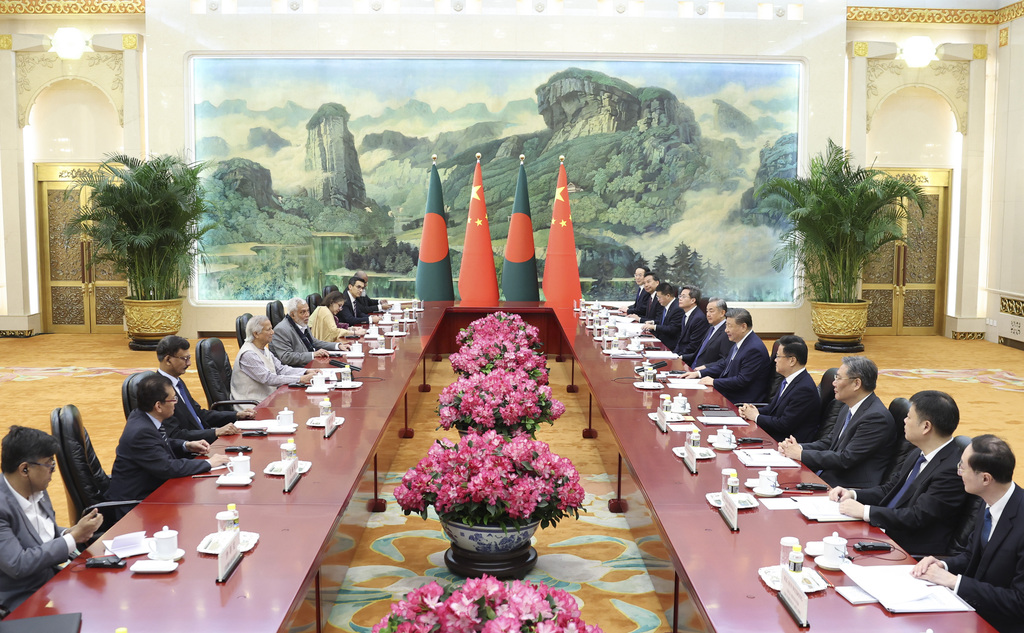 (XHDW)习近平会见孟加拉国临时政府首席顾问尤努斯XxjpsgC007077_20250328_PEPFN0A001