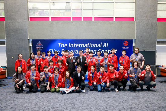 圖：12個國家和地區的參賽冠軍選手合照