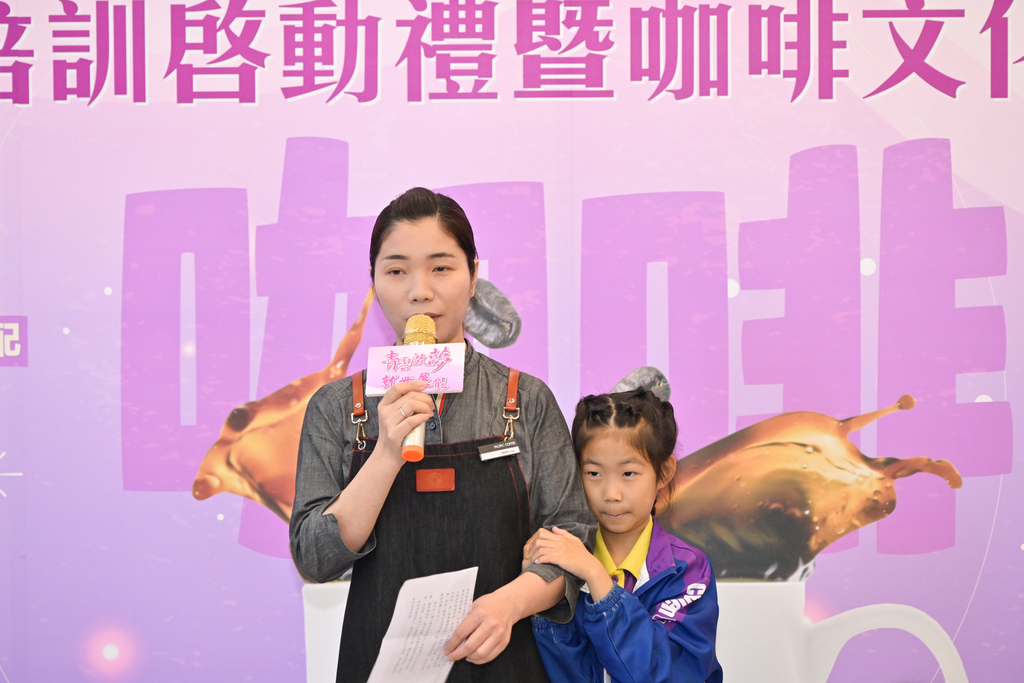 「媽媽更」咖啡師余小娟