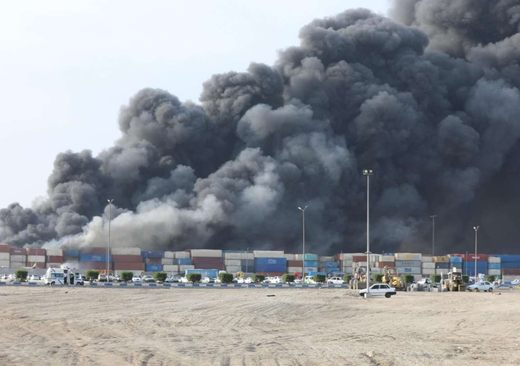 伊朗港口爆炸已致至少14死750伤(1)XxjpsgC007292_20250427_PEPFN0A001