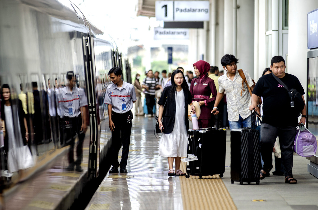 (新華視界)(2)印度尼西亞:乘着高鐵回鄉過節+XxjpsgC007574_20250329_PEPFN0A001