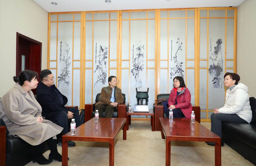 67f3d556e4b0e62e7232b98c1