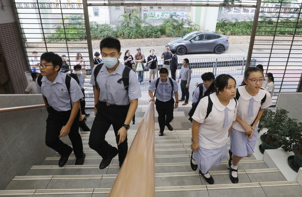 6582b01fe4b0d9b55645daa9