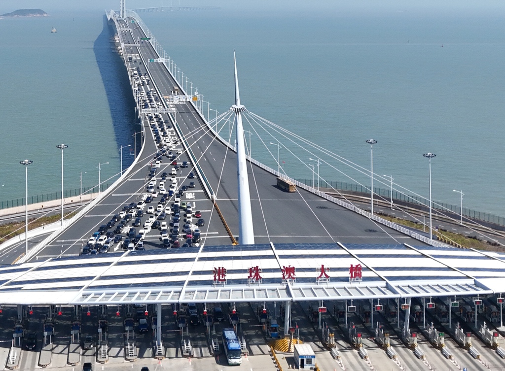 港珠澳大桥单日车流量创新高XxjwszC007052_20250505_CBMFN0A001