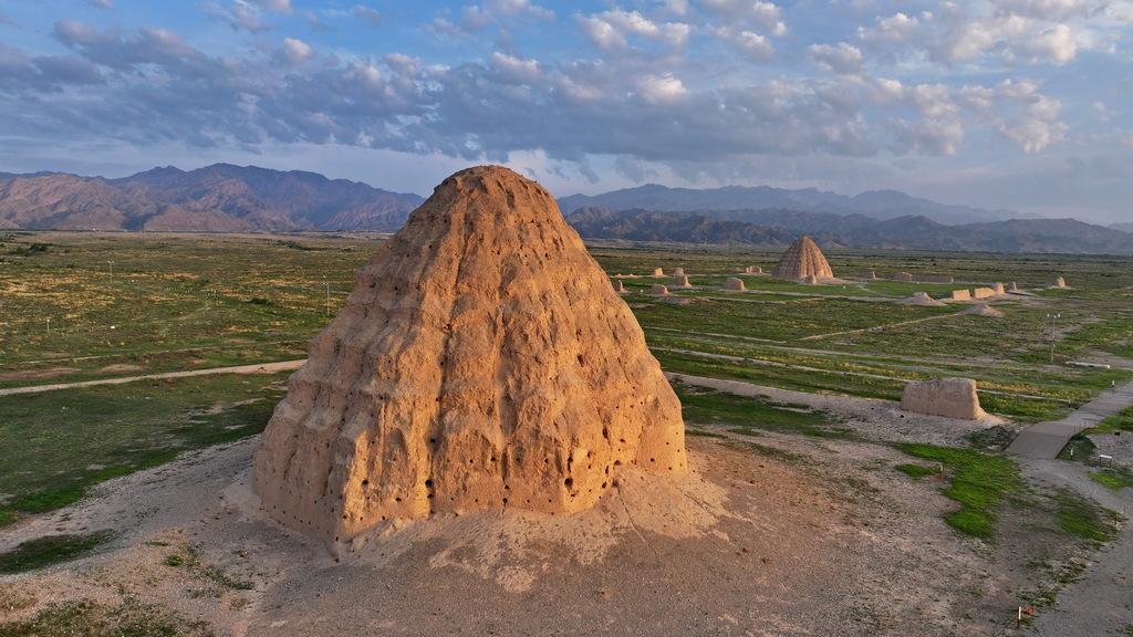 Focus+_+China's+Xixia+Imperial+Tombs+inscribed+as+UNESCO+World+Heritage+SiteXxjpbeE007002_20250712_PEPFN0A001