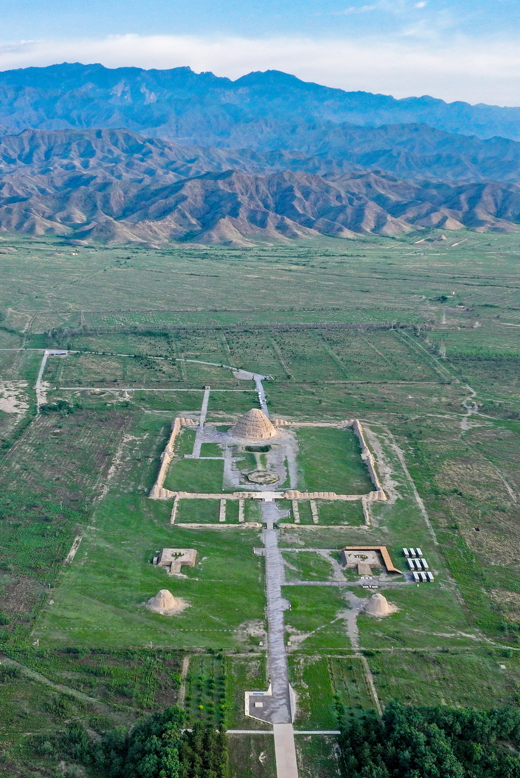 Focus+_+China's+Xixia+Imperial+Tombs+inscribed+as+UNESCO+World+Heritage+SiteXxjpbeE007014_20250712_PEPFN0A001