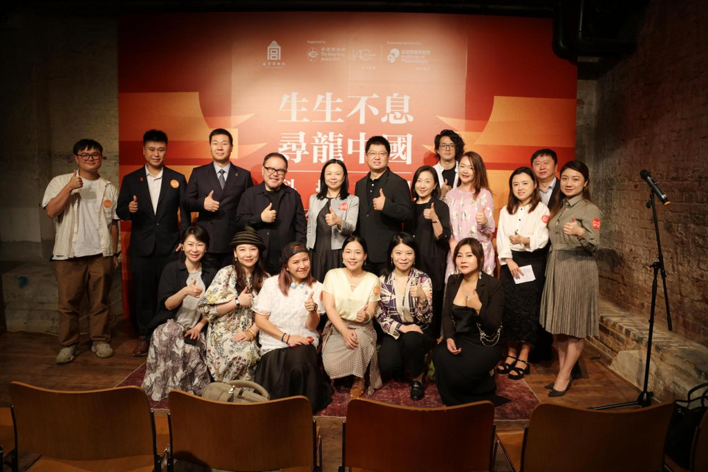 主办方与参加培训计划的香港青年设计师合影