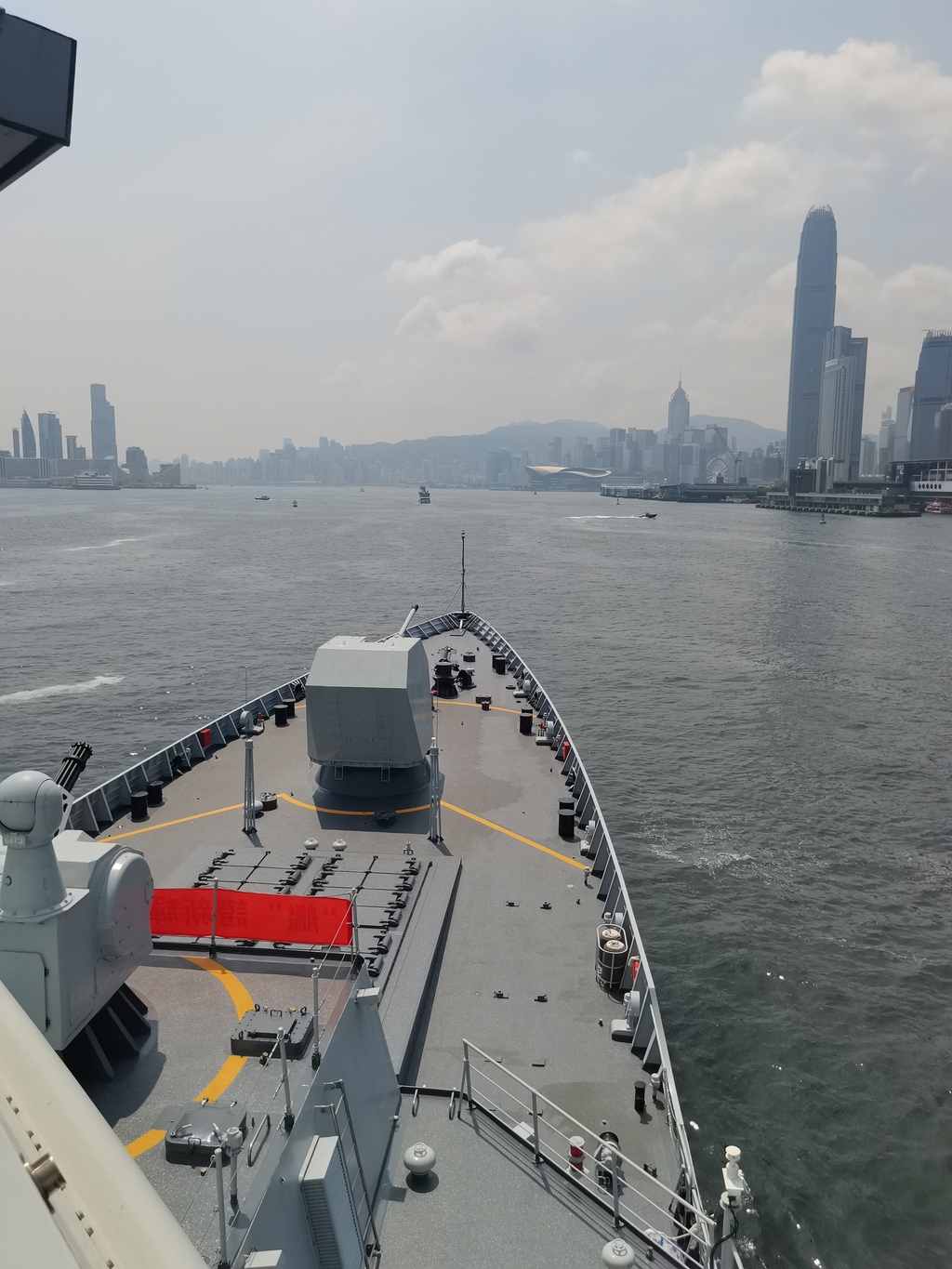 新华全媒+|海军山东舰航母编队圆满结束访问离开香港(7)XxjpsgC007081_20250707_PEPFN0A001