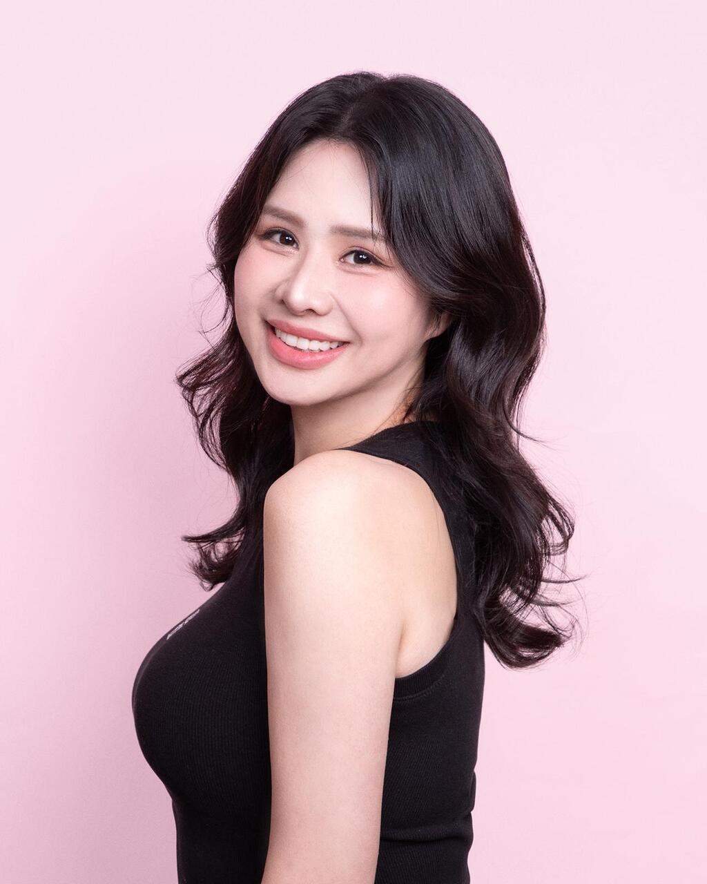 香港岛妇女联会会长 周雨潼