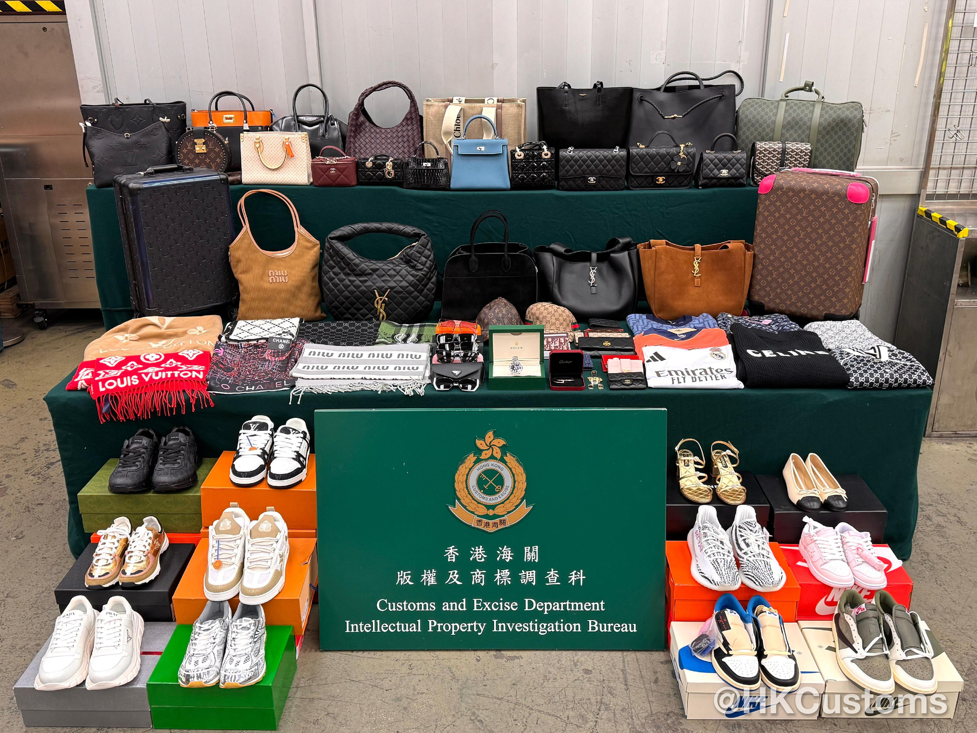 香港海關檢獲約港幣四百八十萬元懷疑冒牌貨物-香港海關-紫荊號