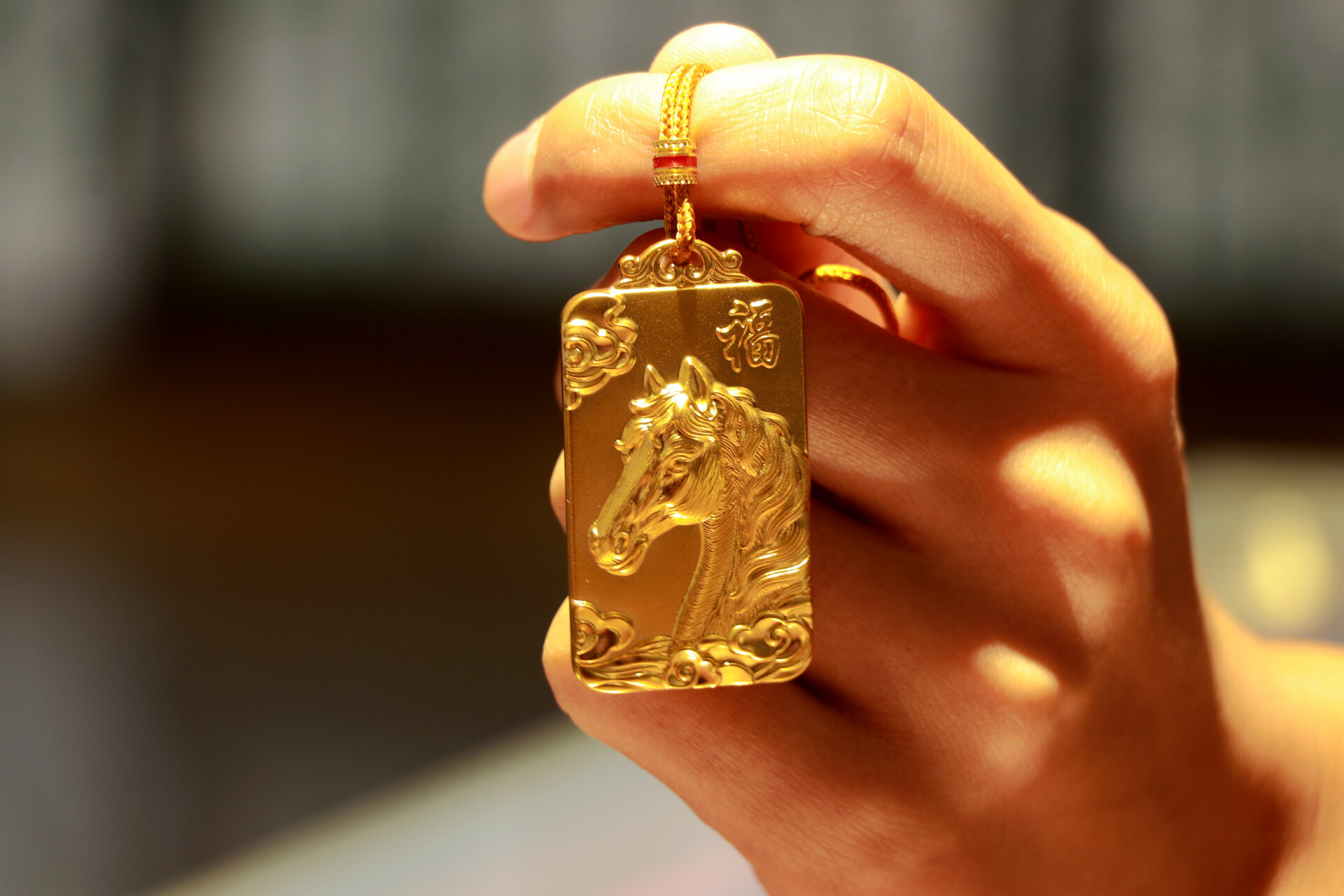 地缘局势紧张拉动国际金银价格再创新高-紫荆网