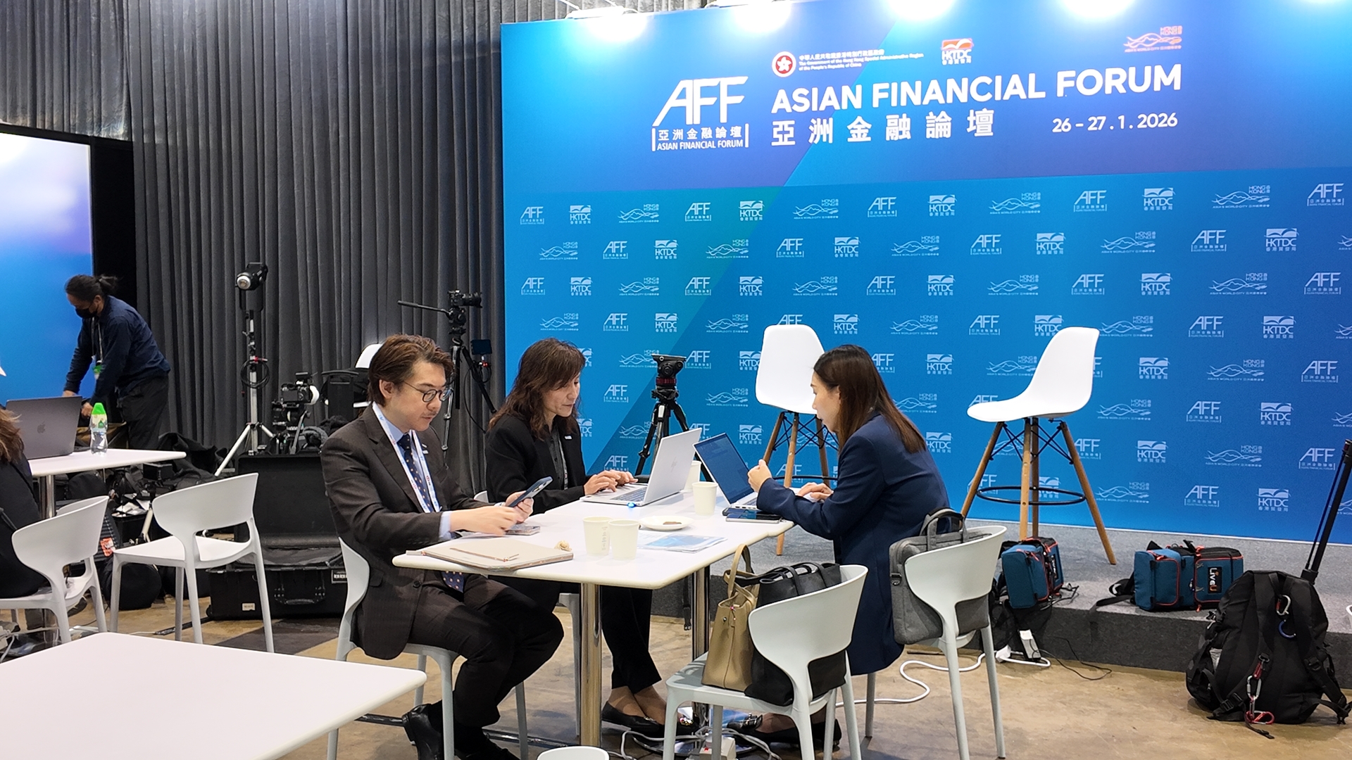 3055bdc9-2330-40d0-ba9f-4570bd72a52a