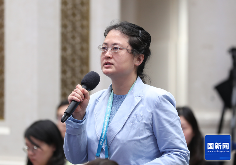 紫荆杂志记者提问