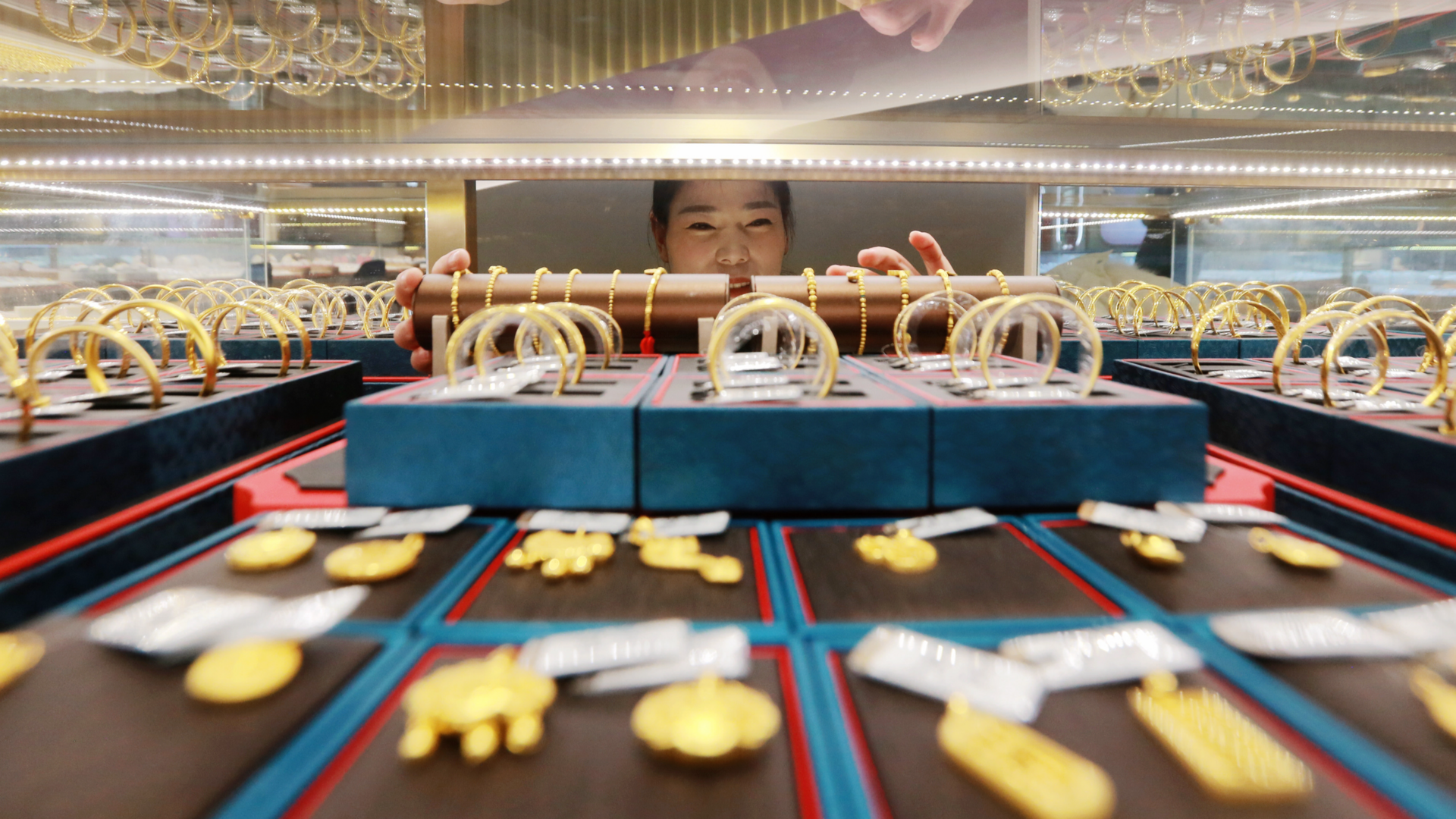 国际金价突破5500美元　再创历史新高（5）#XxjpsgC000240_20260129_PEPFN0A001