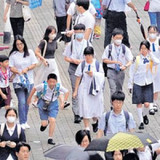 學生人群的一般場景照片,沒有可讀文字或具體資訊,屬於普通人群畫面。(12/100) 學生人群的一般場景照片,沒有可讀文字或具體資訊,屬於普通人群畫面。