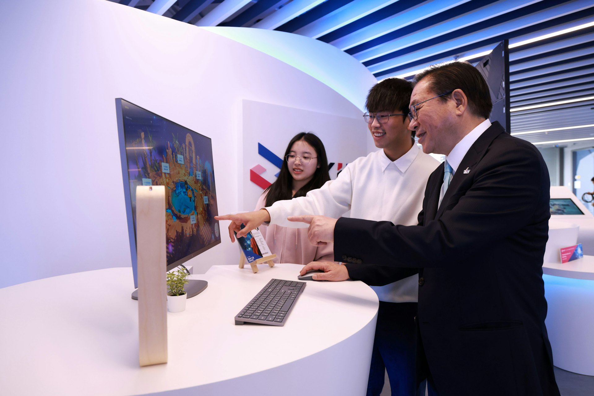 VTC主席林健鋒表示,局方致力打造「AI+專業」教育模式,在所有課程加強或引入AI相關內容。(VTC提供圖片)