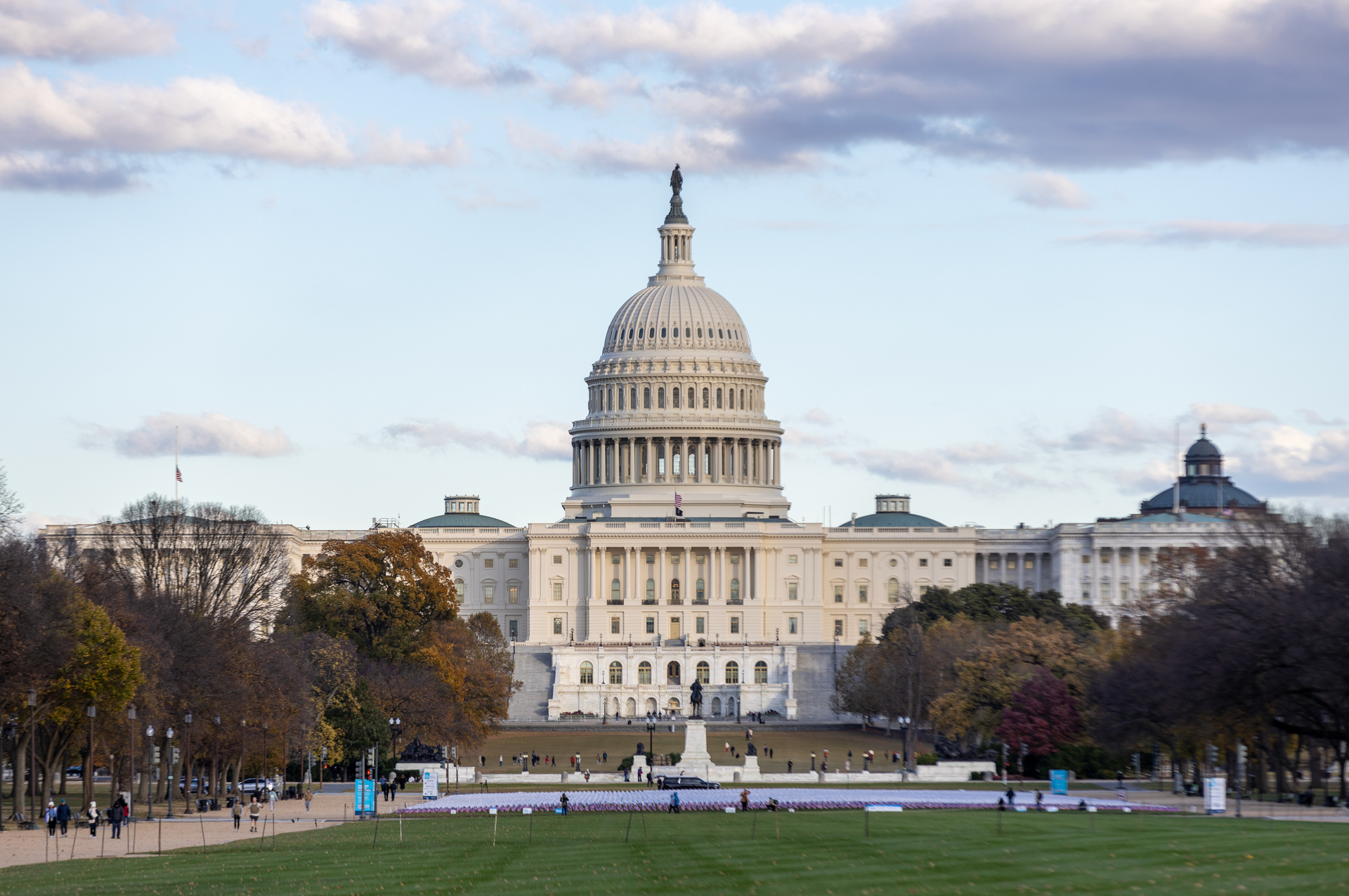 美国会参议院正式通过临时拨款法案XxjpsgC000045_20251111_PEPFN0A001