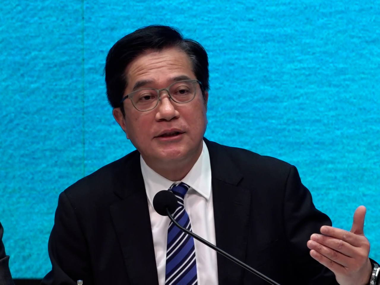 黃偉綸將於下午3時舉行記者會,公布宏福苑長遠居住安排方案。(港台圖片)