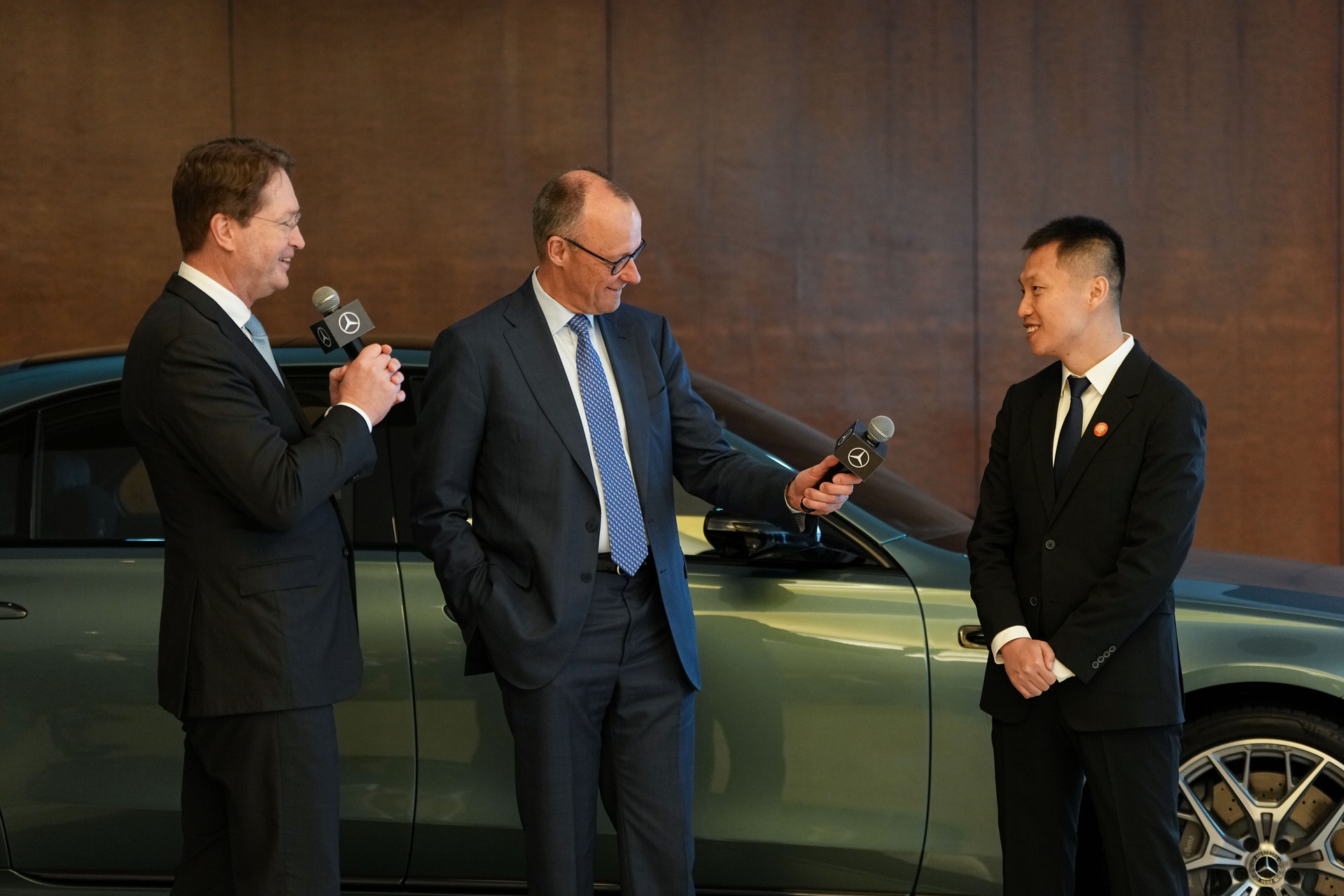 （XHDW）（1）德国总理默茨在北京体验智能辅助驾驶XxjpsgC000097_20260226_PEPFN0A001