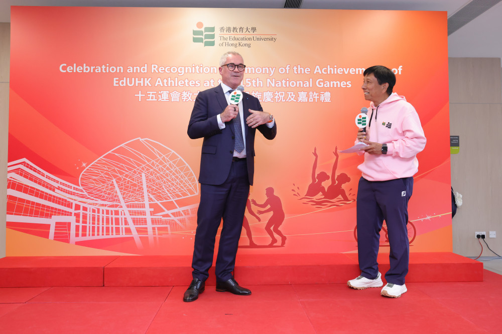 教练达海飞先生(右)与健康与体育学系高级讲师雷雄德博士(左)分享担任教练的心得