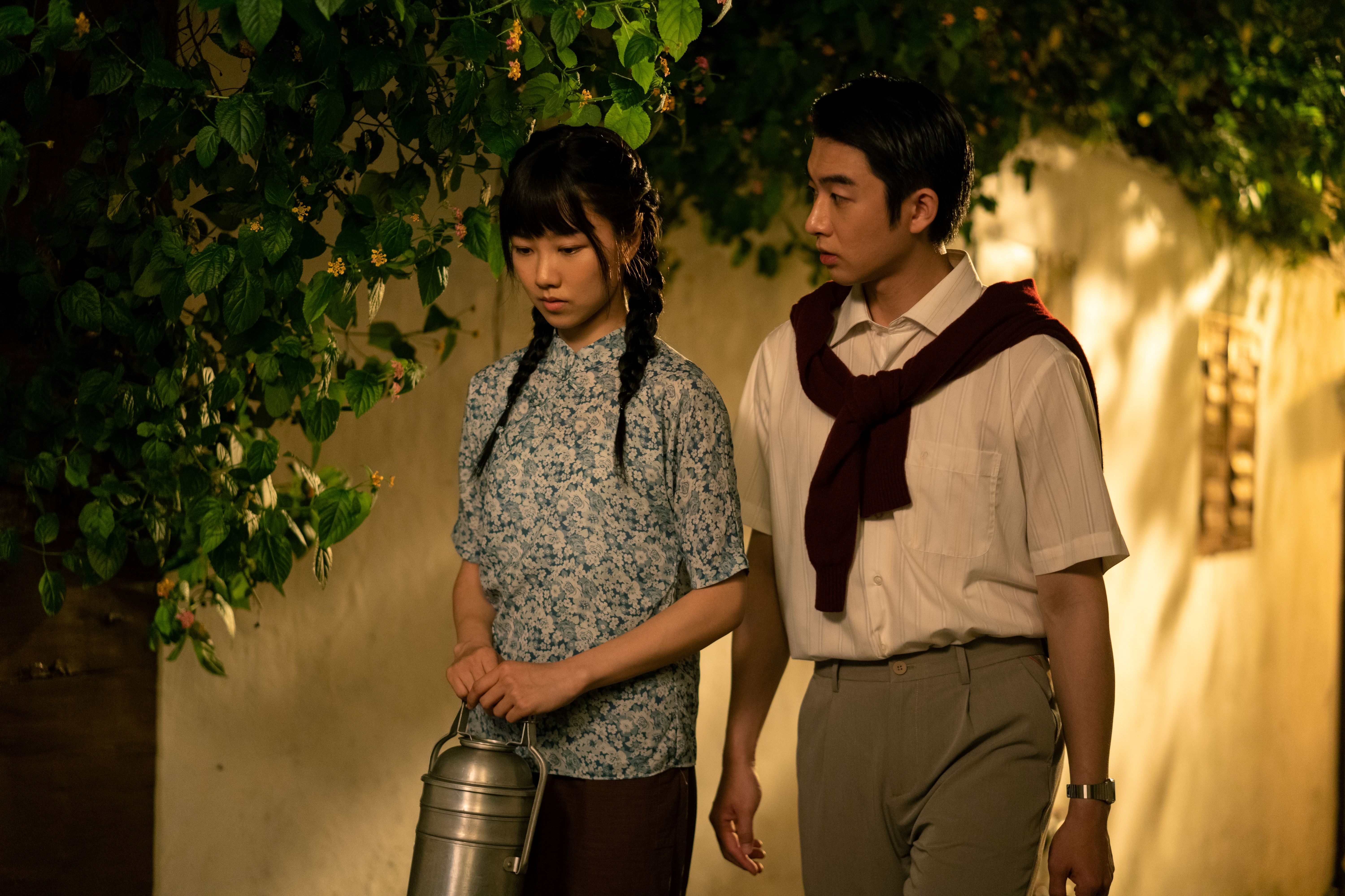 【劇照】蕭子墨在電影《幸運閣》裡與顏卓靈以眼神對戲