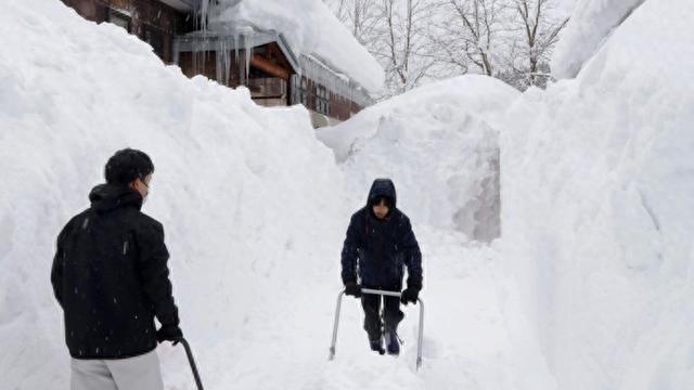 日本持续强降雪已造成45人死亡