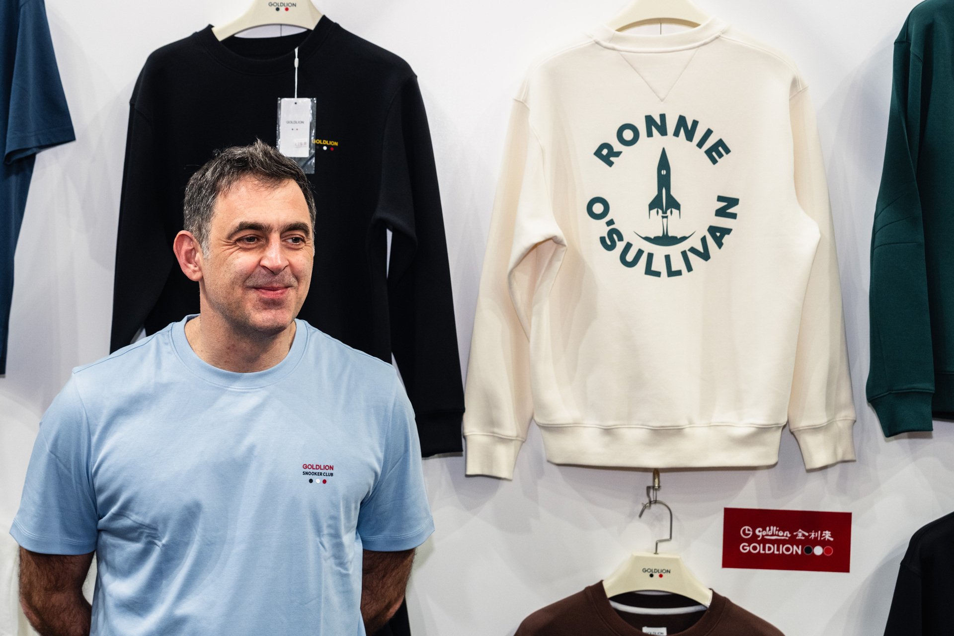 03 金利来品牌代言人奥沙利文身穿联名款与粉丝互动-1