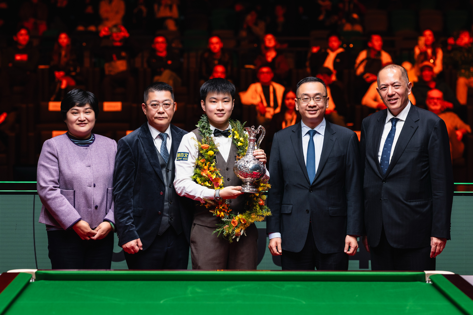 01 金利来集团主席曾智明先生与嘉宾合影