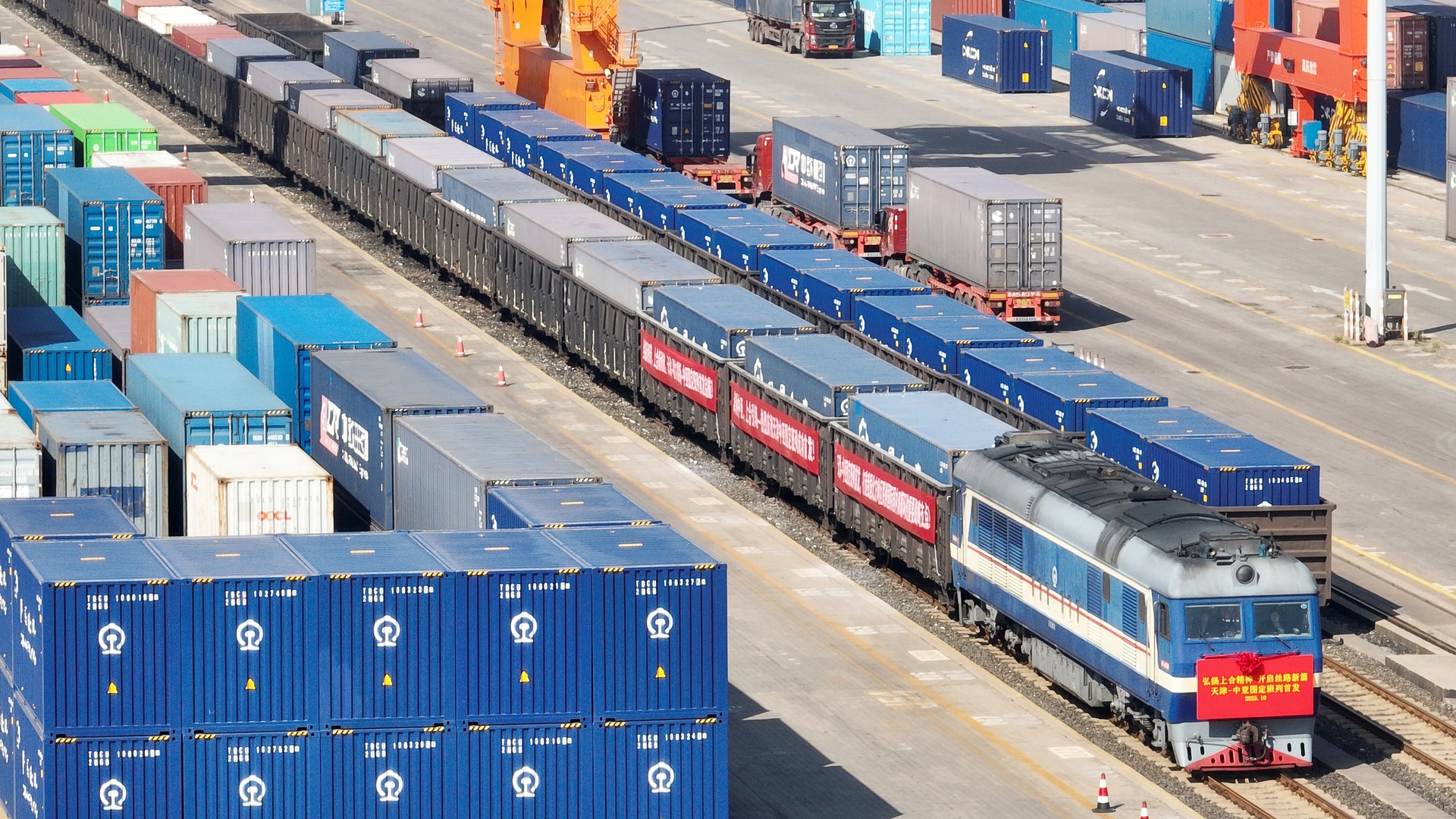 天津至中亚图定班列首发(2)XxjpsgC000363_20251013_PEPFN0A001