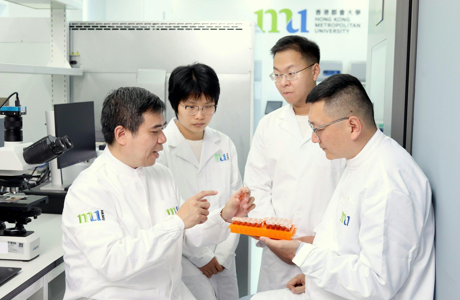 香港都會大學深圳研究院3月16日於深圳虛擬大學園舉行開幕儀式。研究院聚焦四大前沿領域,包括生物醫學與生命科學、淨零排放與環境技術、量子技術,以及數碼製造與藝術技術。(都大圖片)