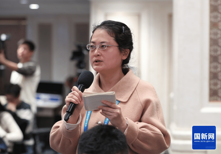 紫荆杂志记者提问