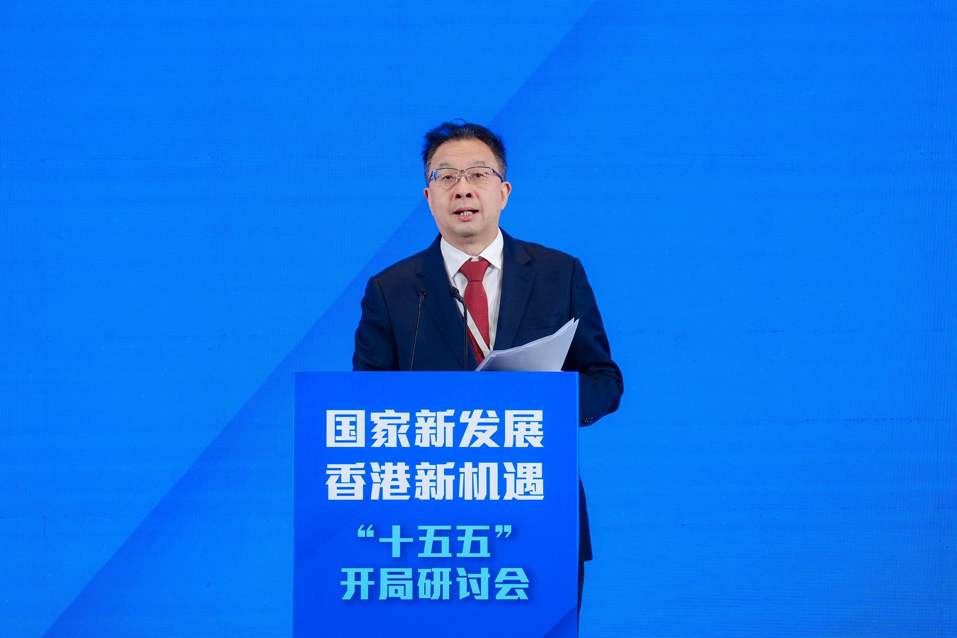 工业和信息化部消费品工业司司长何亚琼致辞