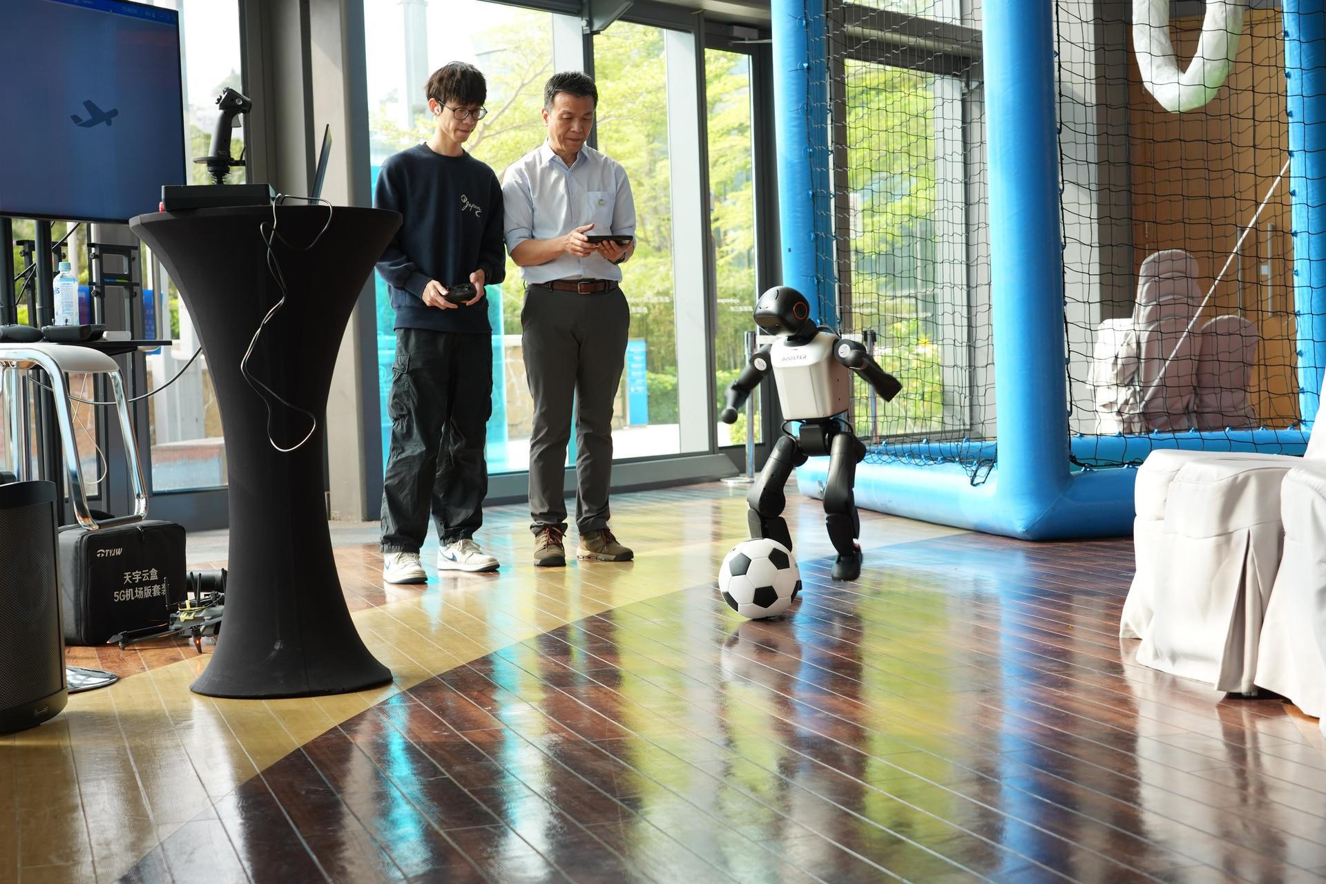 14. Intelligent Robot Soccer Demo.JPG