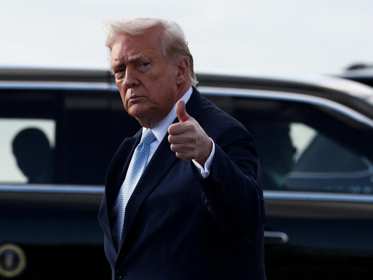 特朗普说，首当其冲打击的将是伊朗规模最大的一座发电厂。（路透社资料图片）