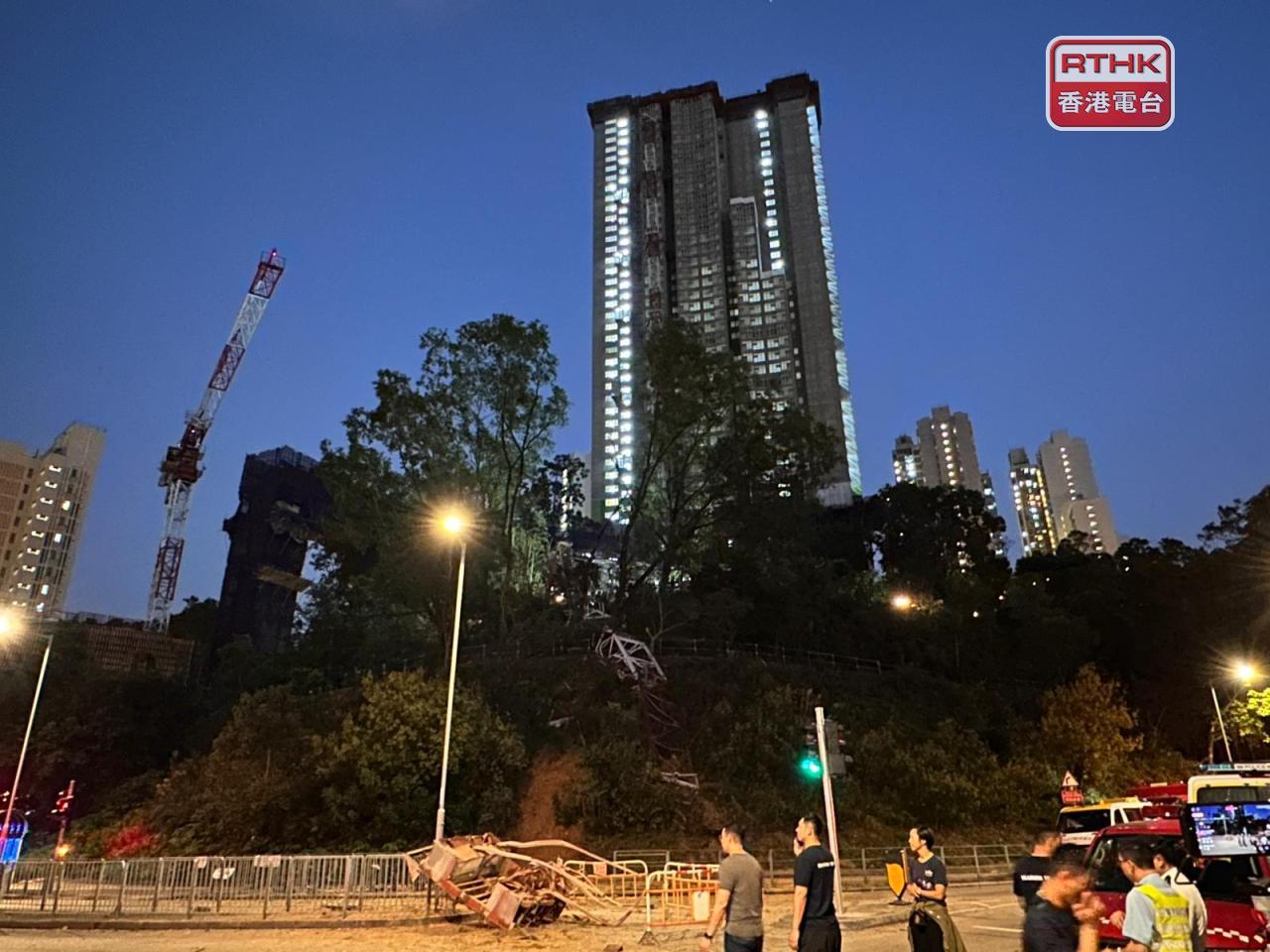 房委会大窝口道公营房屋发展项目第二期地盘,日前有天秤倒塌。(港台图片)