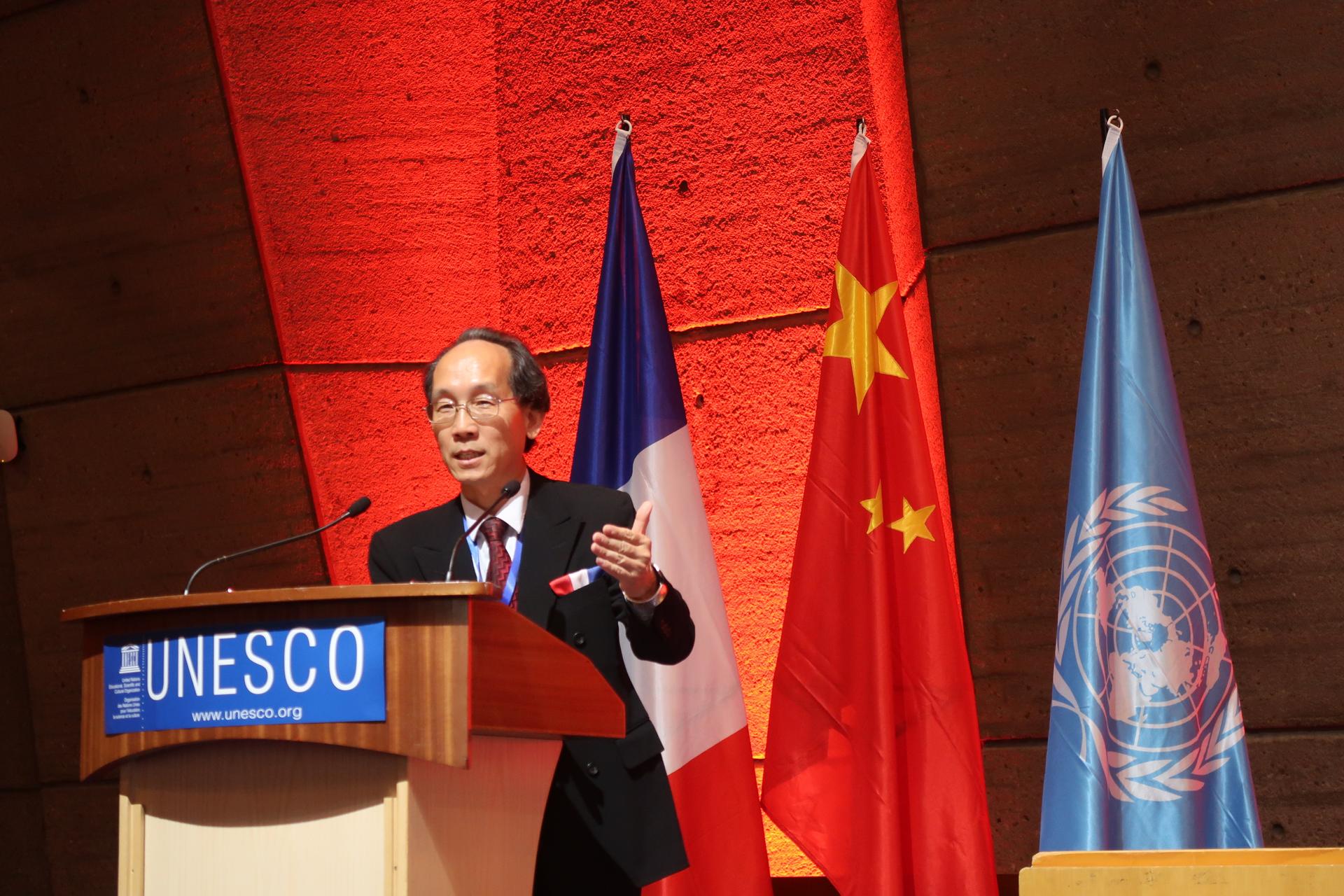 在联合国教育、科学及文化组织大会上发言.JPG