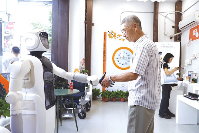 拚银发经济陆力推养老机器人- 全球财经- 工商时报