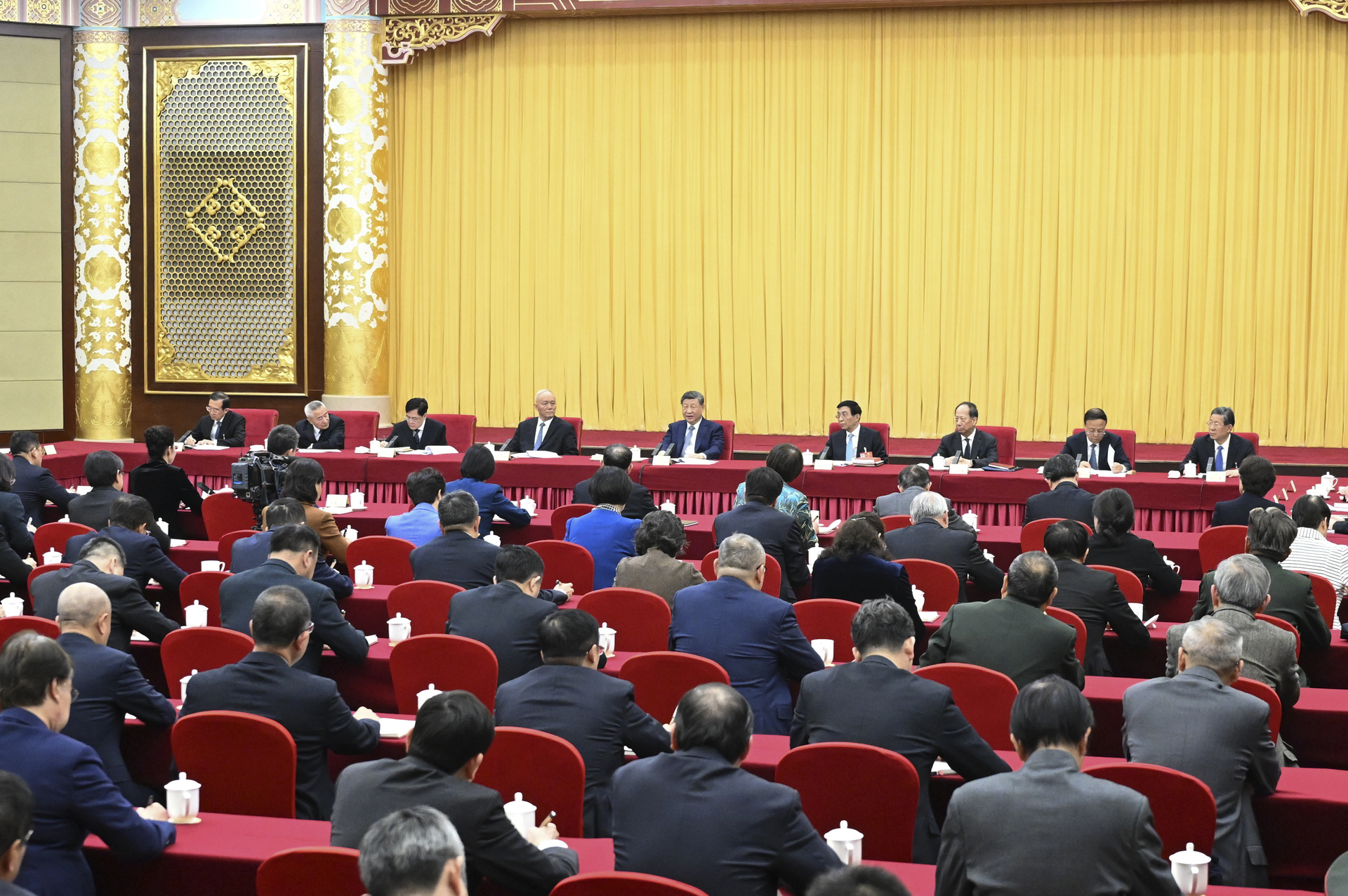 两会丨习近平看望参加政协会议的农工党九三学社医药卫生界社会福利和社会保障界委员（4）XxjpbeC000326_20260306_PEPFN0A001