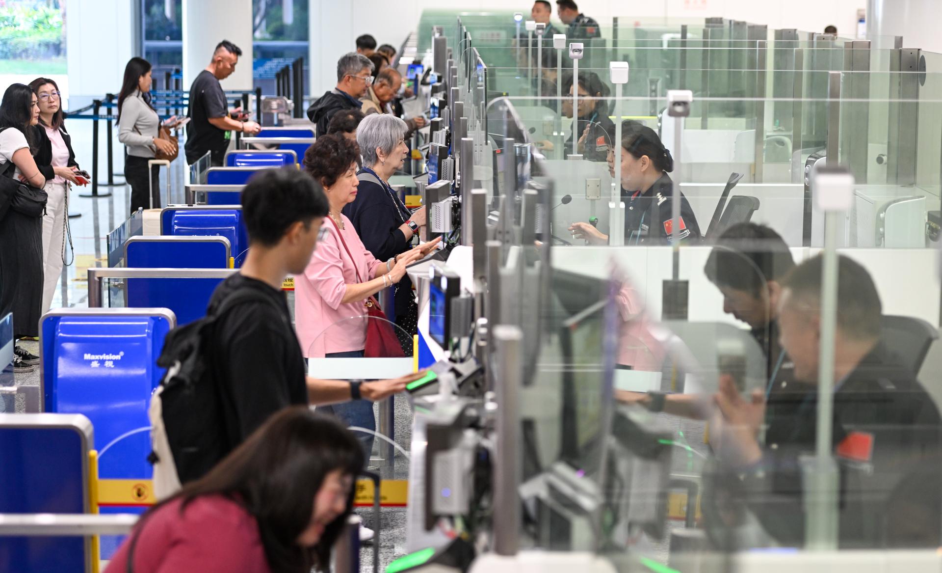 海南自贸港封关“满月”+出入境客流增长显著(7)XxjpsgC000286_20260118_PEPFN0A001