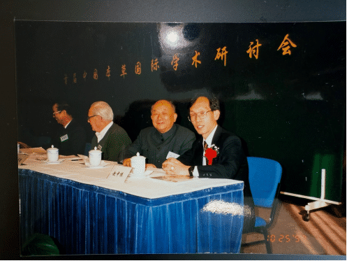 1998年在北京與謝宗萬老師參加「首屆中國本草國際學術研討會」