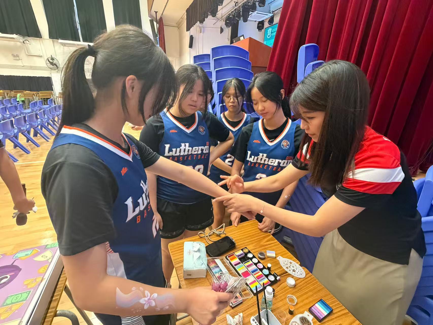 f2388b0a69badc99c8e8372037454f38