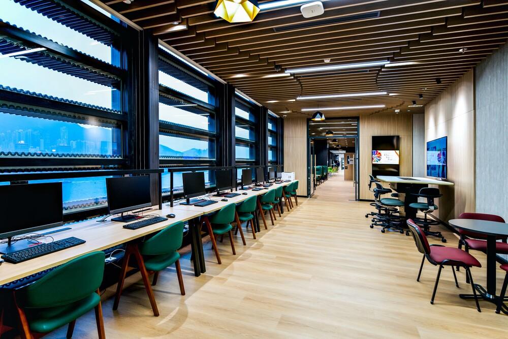 新教学中心占地逾9,000平方呎，设有五间互动教室及多用途协作空间