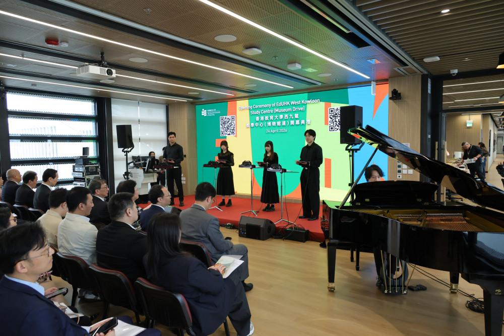 教大文化与创意艺术学系讲师兼钢琴家李璟舆博士，联同教大同学演奏《地缘韵》